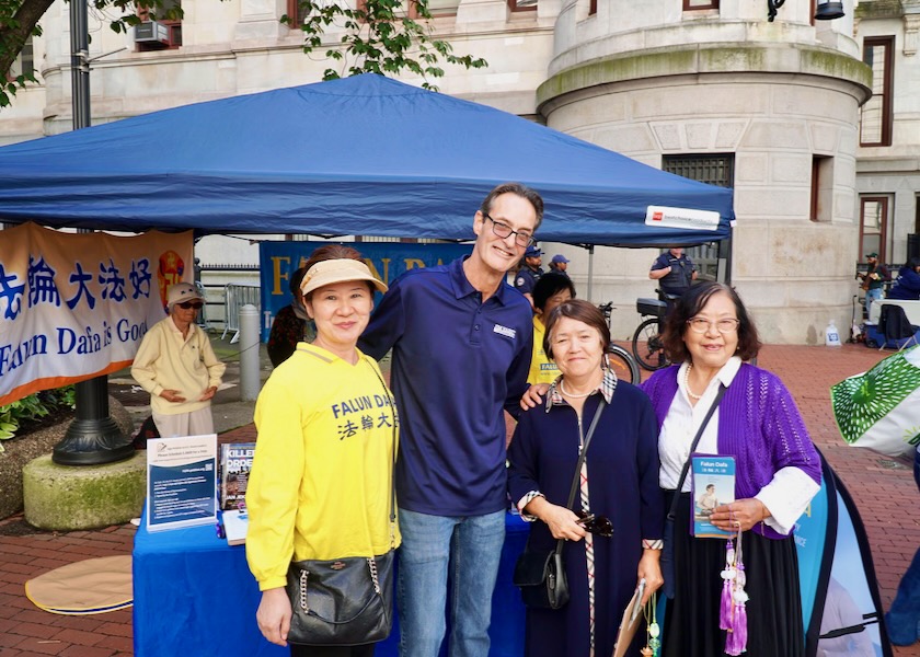 Image for article Philadelphia City Council Member Supports Falun Gong at Wellness Expo