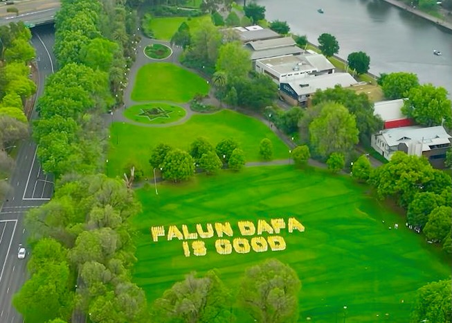 Image for article Falun Dafa’s Guiding Principles Resonate with Passersby at Character Formation in Melbourne, Australia