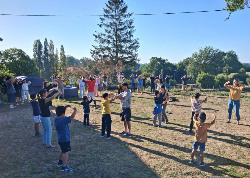 Image for article Students Enjoy Minghui Summer Camp in Normandy, France