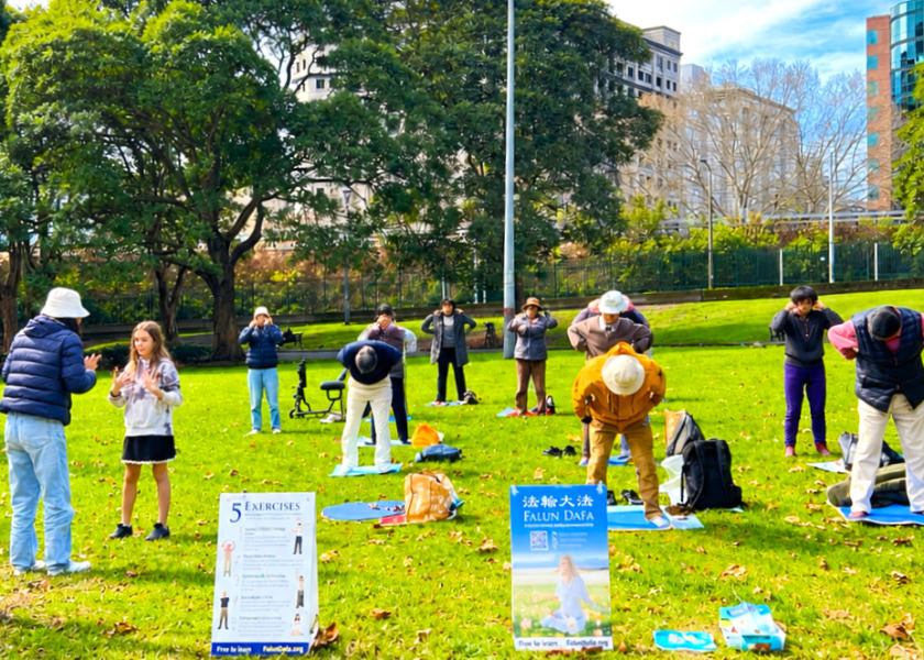Image for article Sydney, Australia: Introducing Falun Dafa at Belmore Park