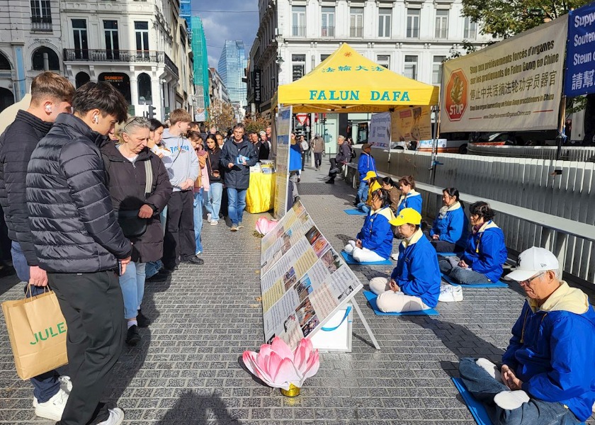 Image for article Brussels, Belgium: People Condemn the Persecution of Falun Dafa at Event to Raise Awareness