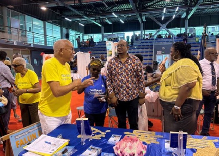 Image for article Overseas French Learn About Falun Dafa at Community Association Fairs in Guadeloupe, France